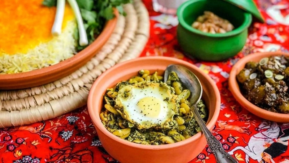 Sarang restaurant, serves a variety of Iranian and local food in Foman, Gilan
