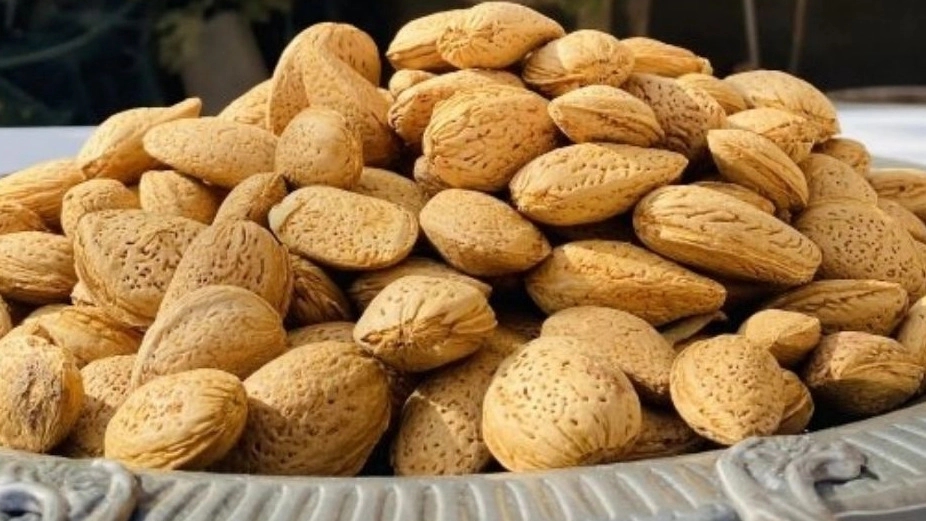 Esfandiari dried fruits, selling saffron nuts and raisins in Kashmir