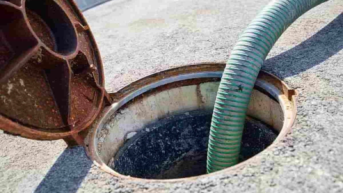 Bagheri facilities, opening pipes and draining wells in Pasdaran, Rasht