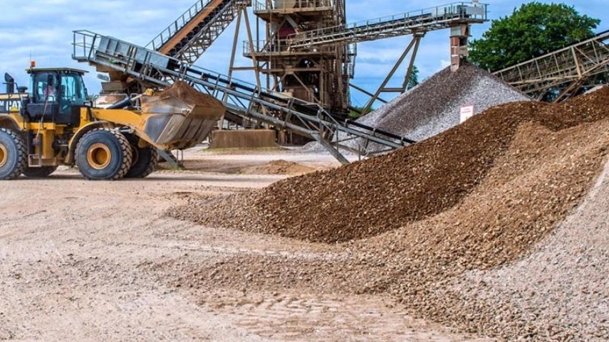 Hiva Almas Avije Co., produces and sells sand in Damavand