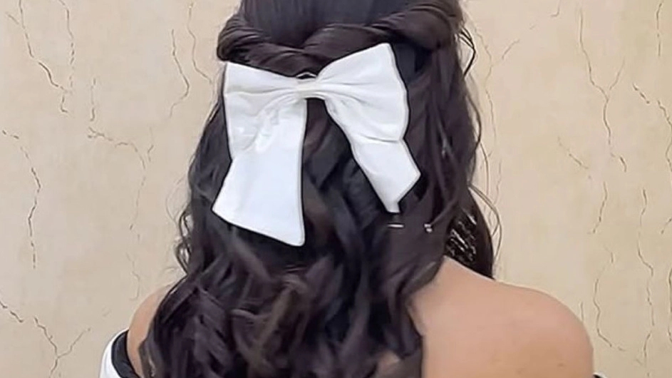 Khatereh beauty salon, providing all kinds of makeup services and bridal chignon in Yazd