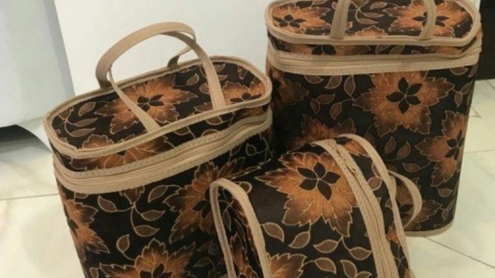 Gholami production, sale of traditional pool bag and three-piece travel bag in Yazd