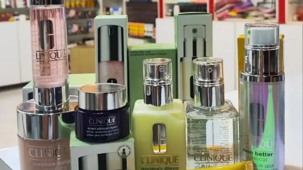 Modern Flaghi cosmetic store, selling skin and cosmetic products in Qeshm