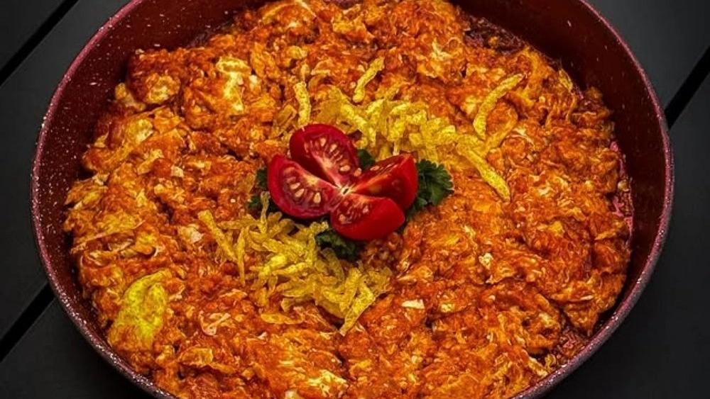 May Lounge cafe restaurant, serving hot and cold drinks and fast food in Rasht