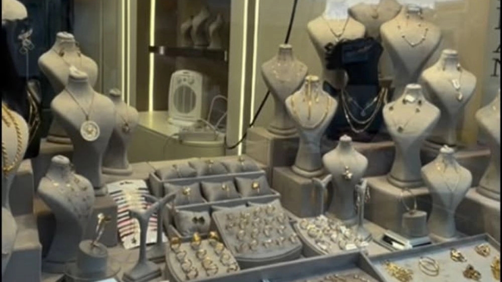 Sahil Gold Gallery, selling low-priced 18 carat gold in Semnan