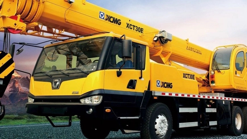 Azarang construction and installation group, crane services in Rasht
