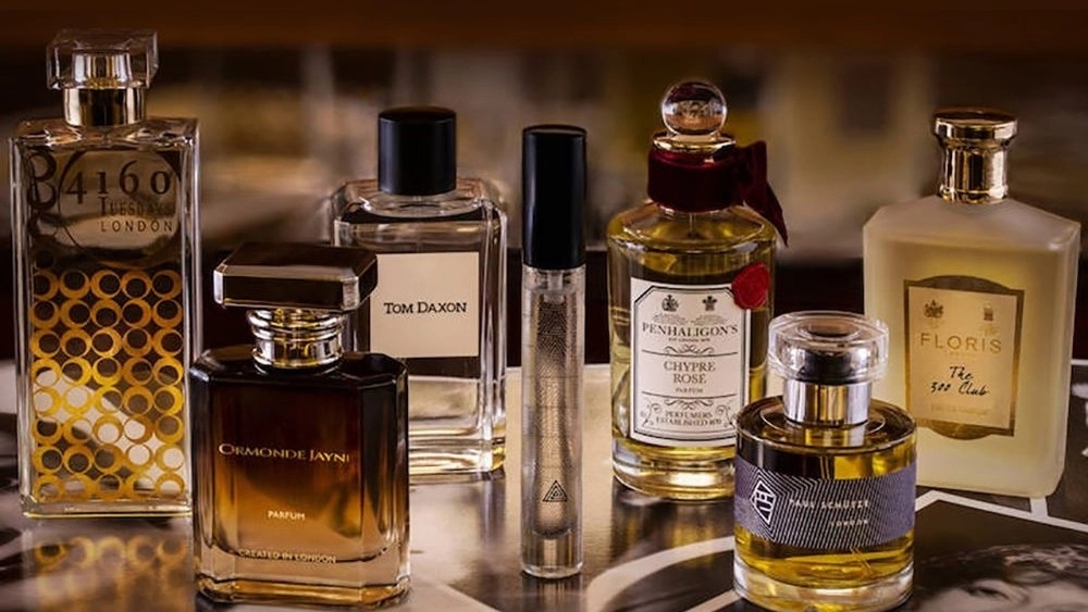 Fawn store, selling all kinds of Emirates and original perfumes and colognes in Karaj