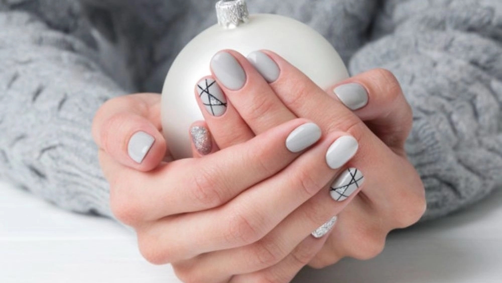 Mahdis beauty salon, providing keratin nail color services in Rasht