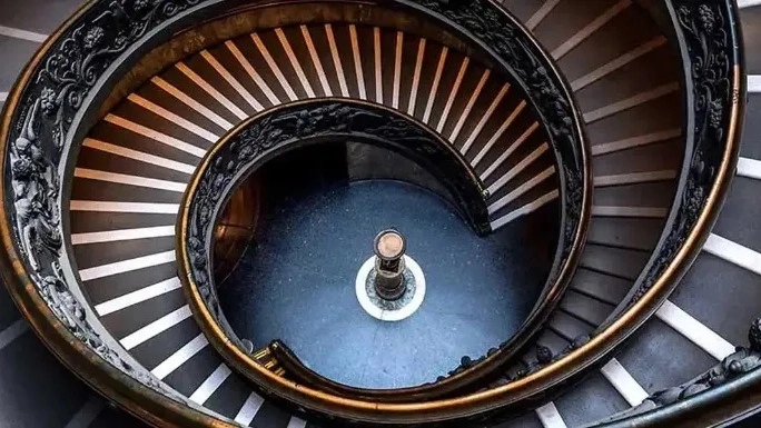 Custom round stairs in Lahijan, Zablei workshop