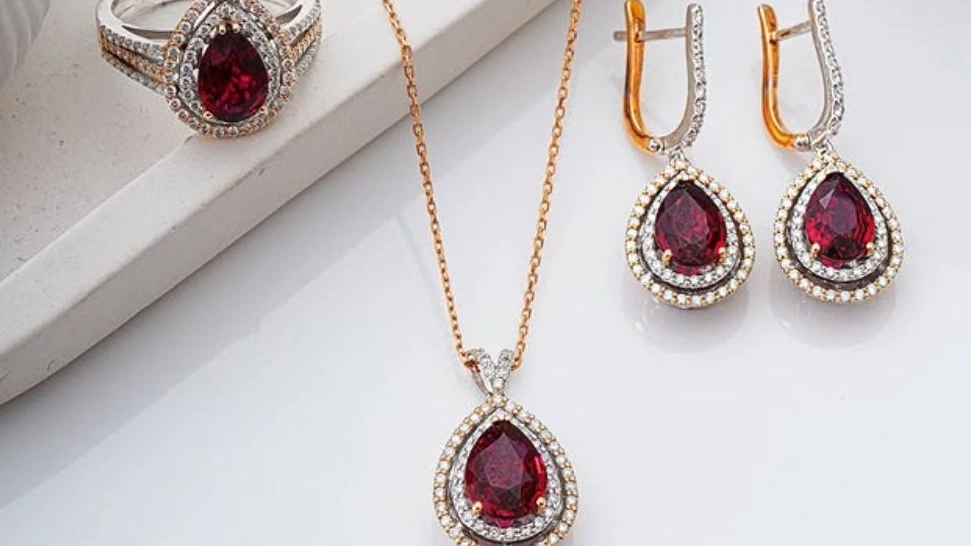 Kavousi Gold Gallery, buying and selling 18 carat gold in Tehran