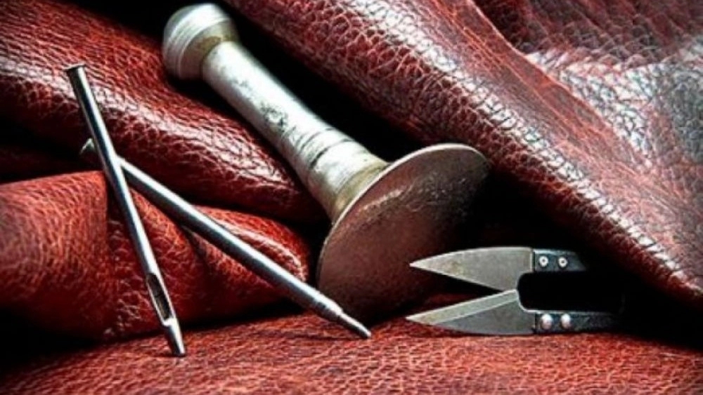 Handicrafts of Hayeh, sewing pate and leather in Kerman