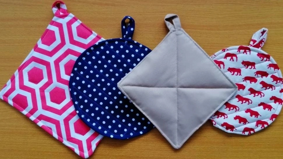 Salehi handle gallery, production and sale of embroidered bags in Amol