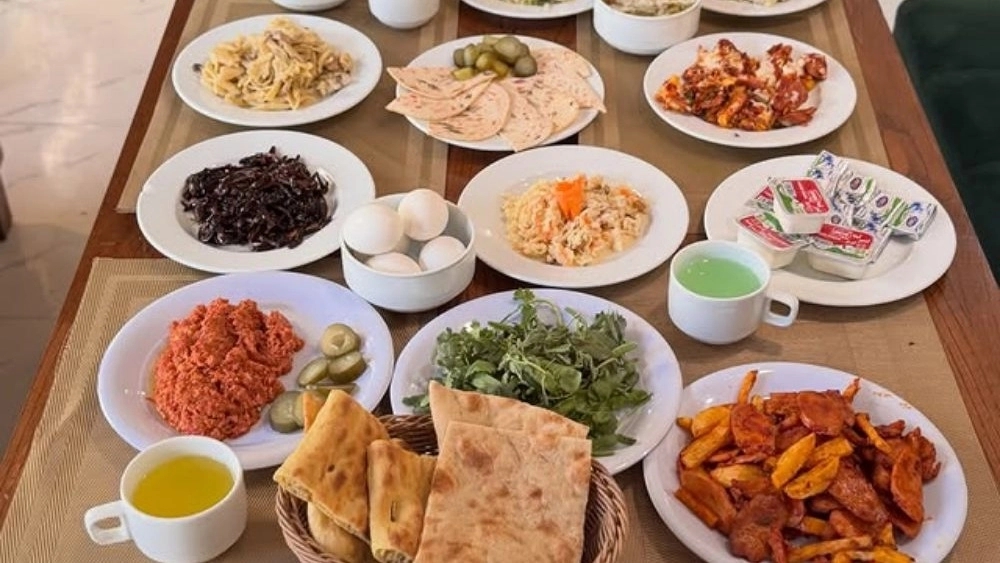 Sahrkhosh restaurant, serving self-service breakfast in Mashhad