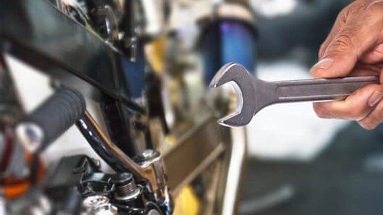 Abbas mechanic of Japan, motorcycle repairs in Khorramshahr