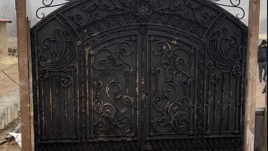 Aine Vand art group, design and manufacture of handmade and wrought iron doors in Tehran