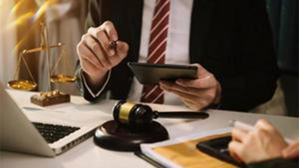 Basic lawyer of a Shiravi court, legal advisor of advocacy in Mashhad