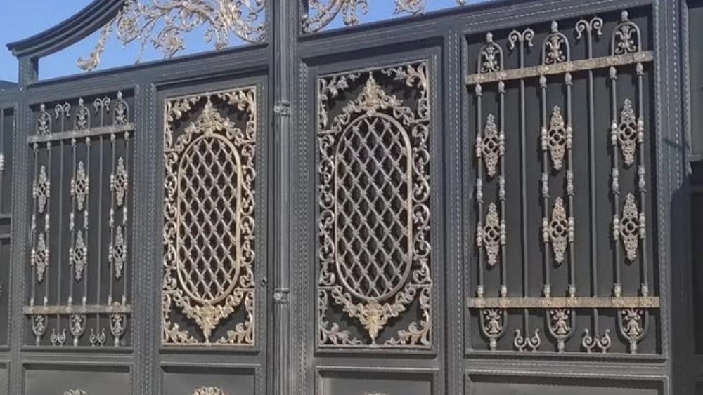 Renjbar Wrought Iron Manufacturing Group, manufacturing and painting wrought iron doors and guards in Shiraz