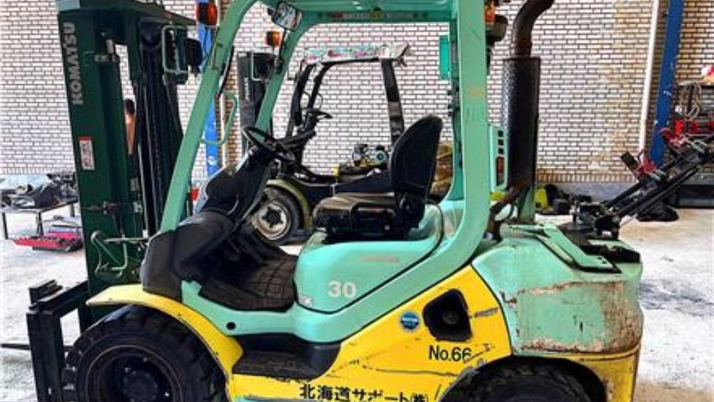 Iranian Shahi forklift equipment, buying, selling and repairing forklifts in Tehran