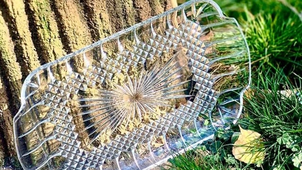 Naqsh and Negah Gallery, selling all kinds of old dishes and antique accessories in Mashhad