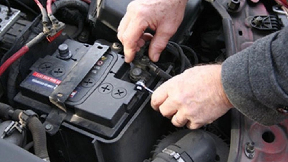 Yunus store, selling and installing all kinds of car batteries in Tabriz