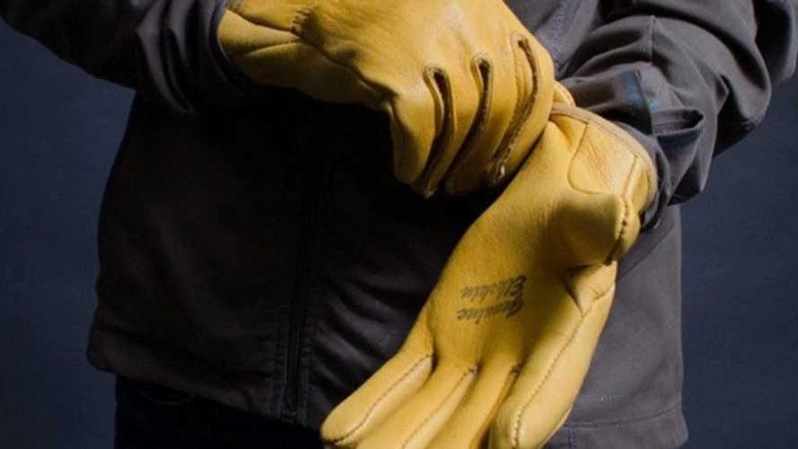 Spina Sanat Hakan Company, production and sales of industrial and safety gloves in Shiraz