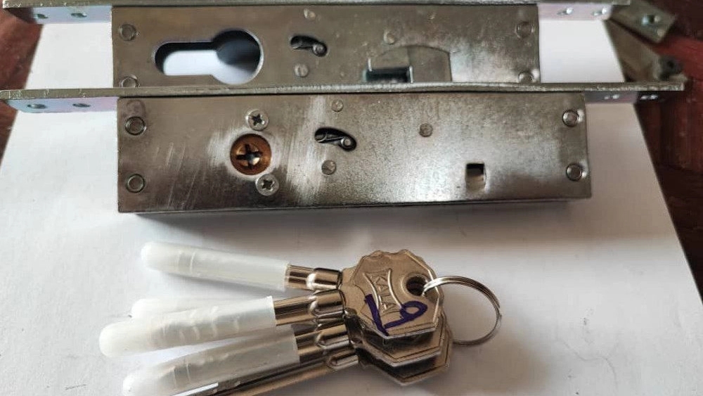 The latest model of double-glazed door and window hardware in Soha Mashhad