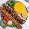 مطعم هفت خان، يقدم مجموعة متنوعة من المأكولات الإيرانية والتقليدية في سمنان