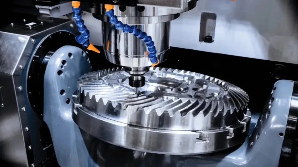 Lathe in west of Tehran, Arvin, a specialist in manual services
