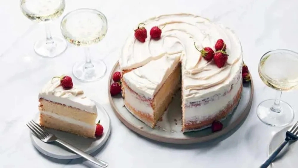 Ateli Cake, selling all kinds of homemade cakes and sweets in Saveh