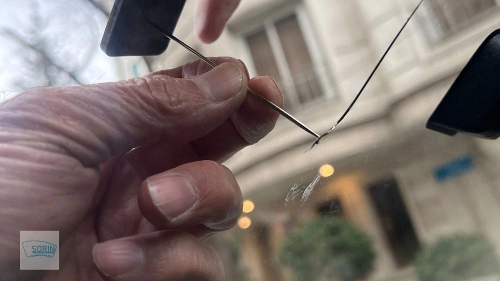 Is it safe to repair car glass? Check standards and durability of restoration