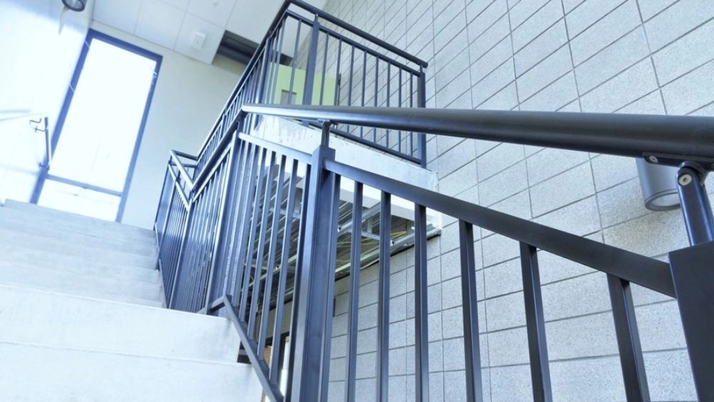 Hosseini steel fence, installation design of wooden and glass aluminum steel fence in Ardabil