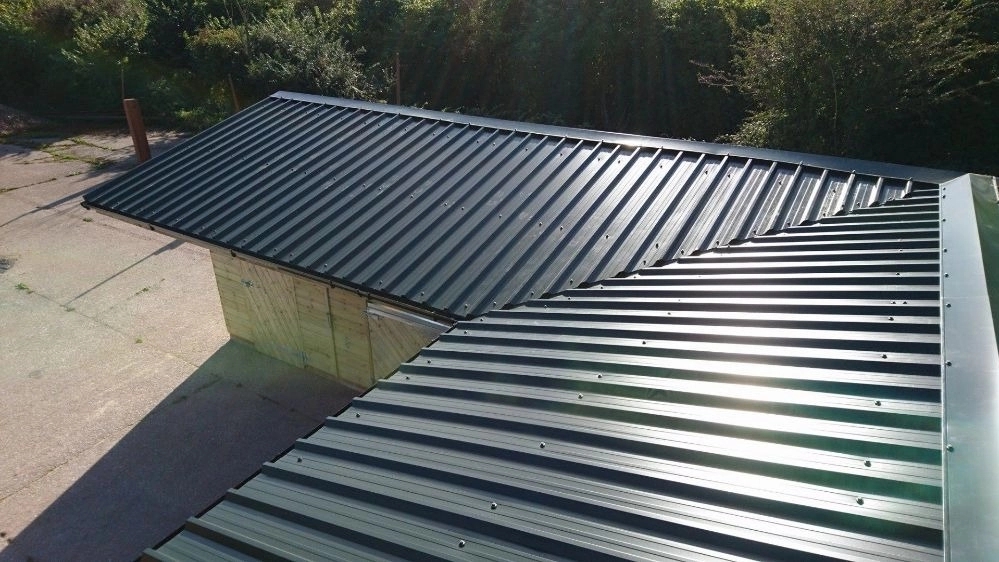 Rezai's gable roof, installation and repair of gable sheet and fiberglass in Ferdis