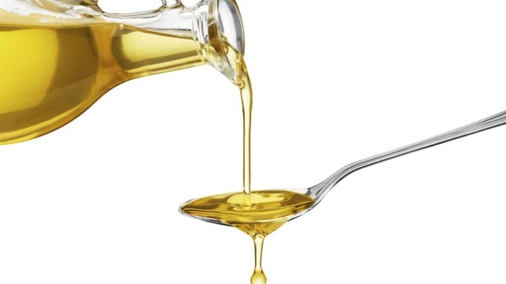 Tafarshi workshop, buying and selling burnt edible oil in Tehran