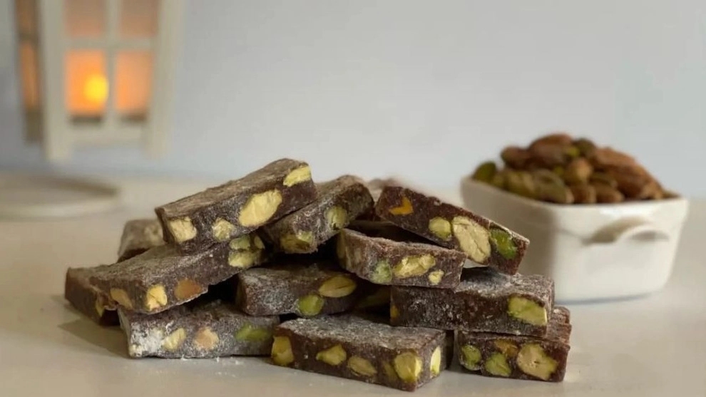 Production and sale of pistachio and halva chocolate machine by Gesta Sanat Tabriz company