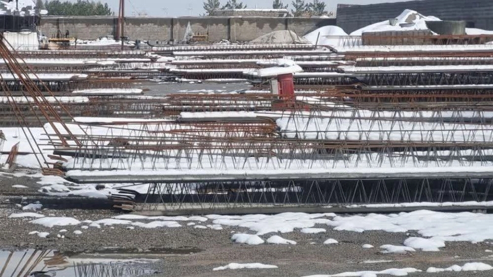 Amini brothers workshop, production of beams and wall ceiling blocks in Isfahan