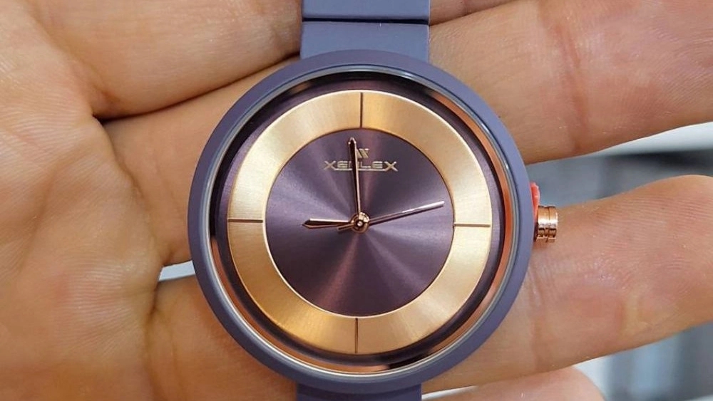 Poya Clock Gallery, selling all kinds of smart watches and wrist watches in Shiraz
