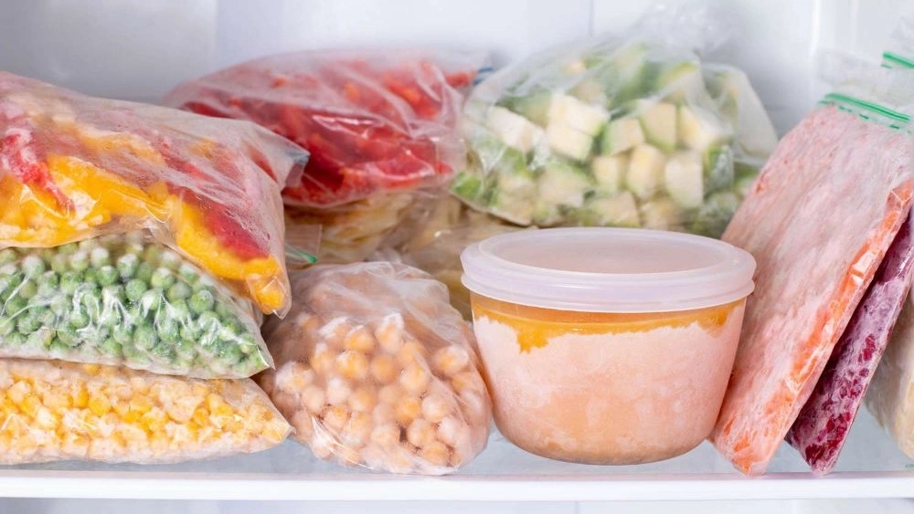 Baharan Plastic Store, selling all kinds of plastic accessories in Saqez