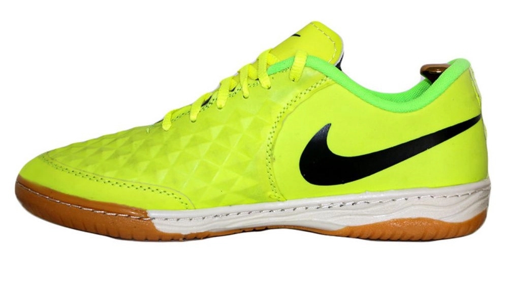 Savorage store, selling all kinds of sports clothes and shoes in Mashhad