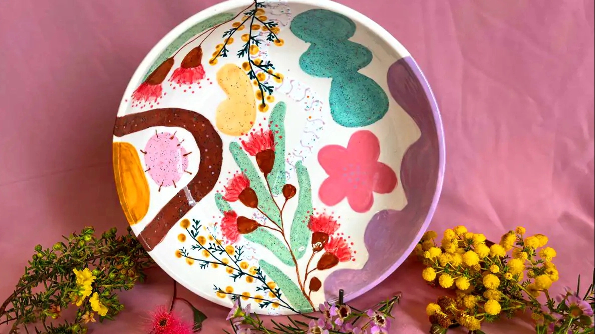 Del Ara Art Gallery, patina pottery training and pottery painting in Saveh