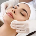 Yalda Akbari skin cleansing, facial and skin care services in Shiraz