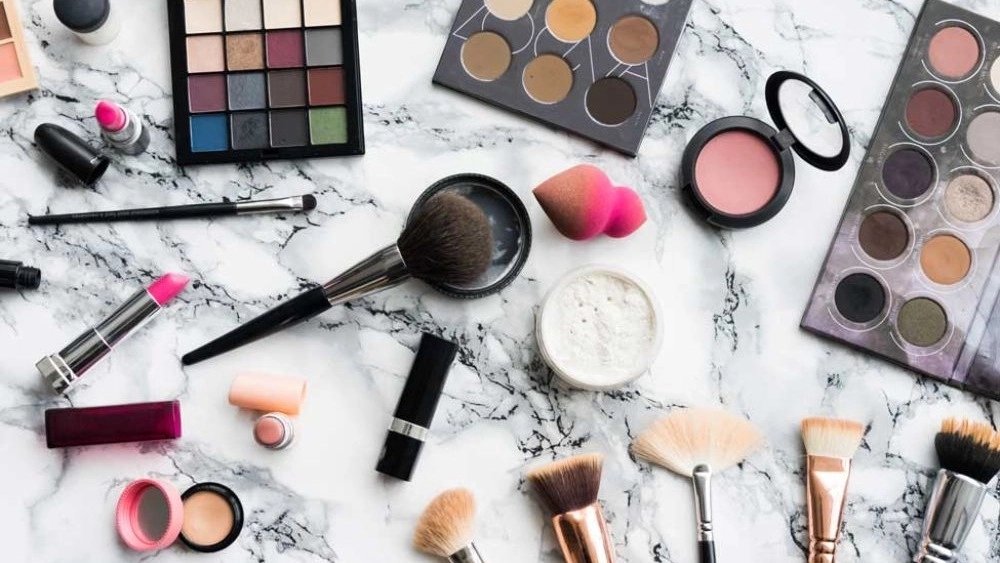 Sanam cosmetics, sales of cosmetics and personal care in Mahabad