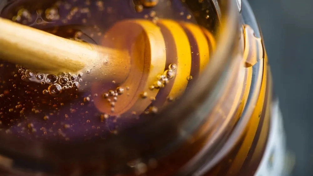 Emotional banking, sale of organic honey and barberry products in Isfahan