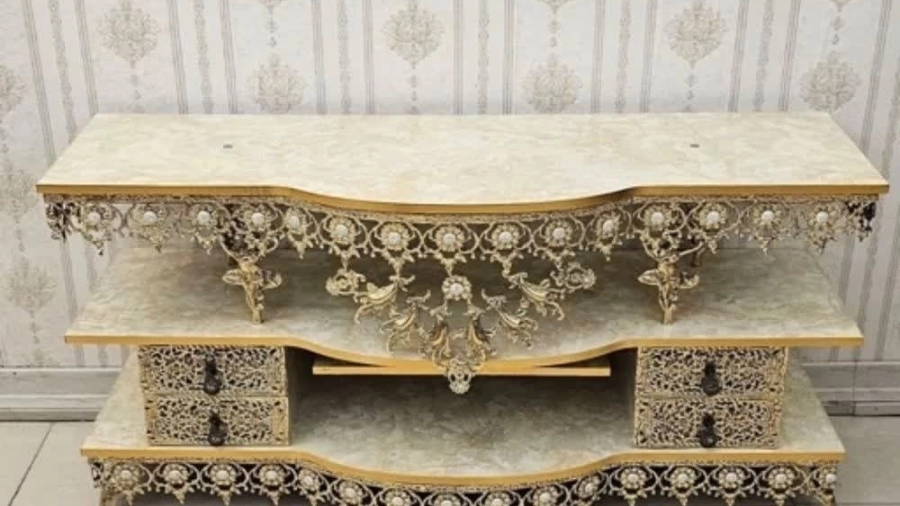 Romantic bronze store, sale of chandelier, mirror, console and TV table in Kermanshah