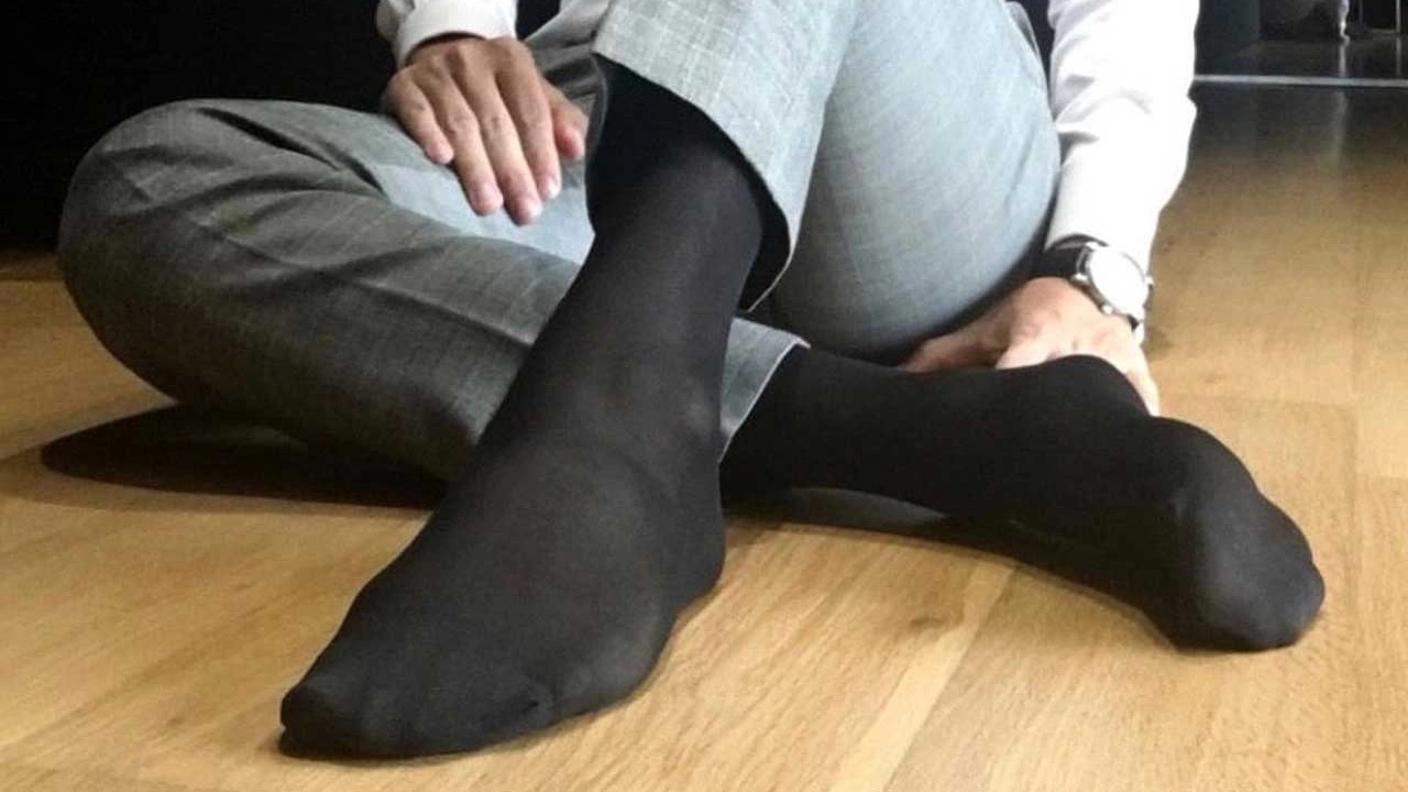 Dimas production, sale of men's sports socks in Qom