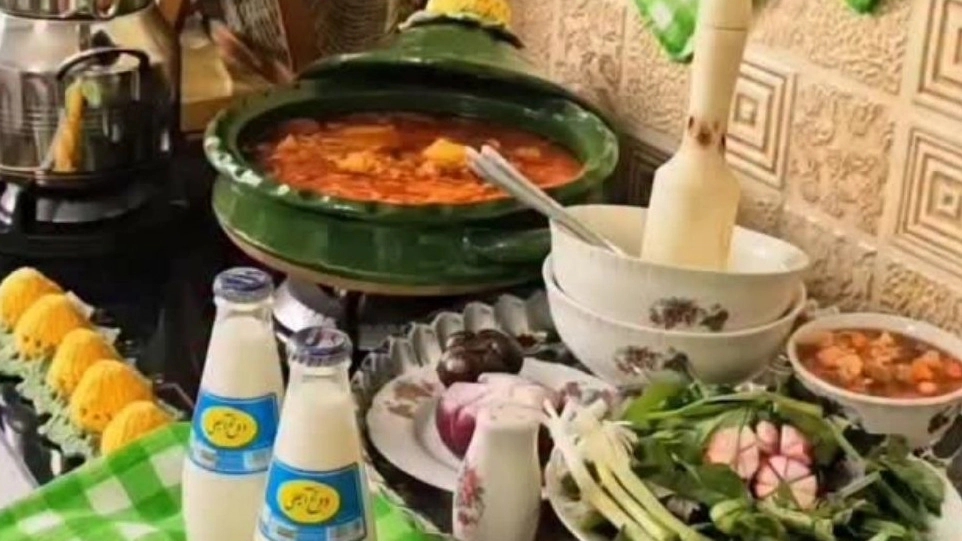 Fan and art pottery, sale of handicrafts and pottery in Rasht