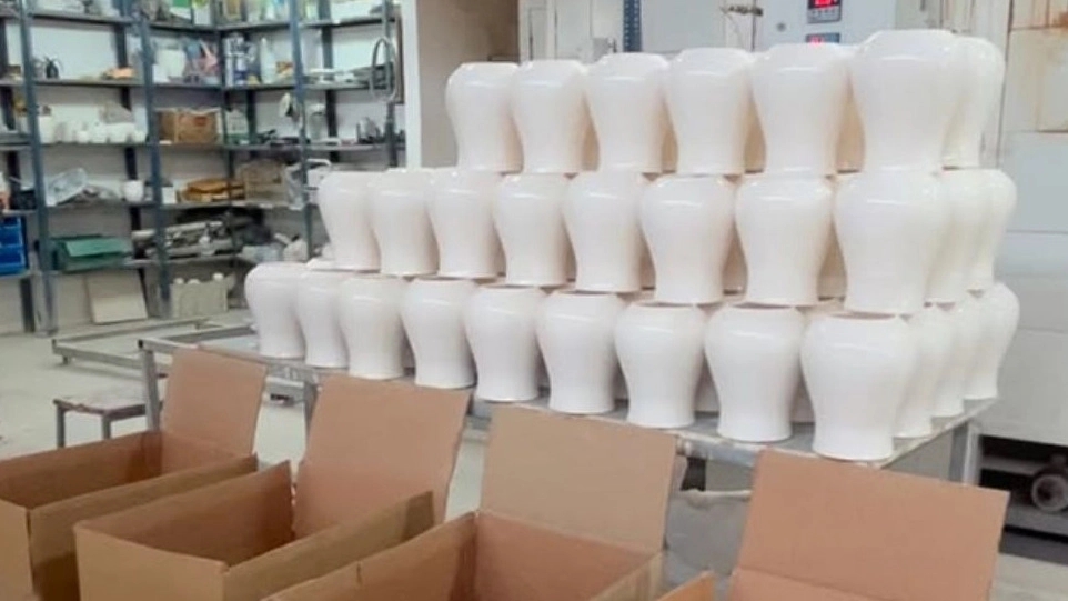 Aren Ceramics, production and sale of ceramic handicrafts in Borujerd