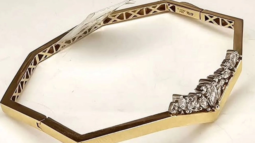 Ebrahimi Gold Gallery, buying, selling and exchanging gold in Shiraz