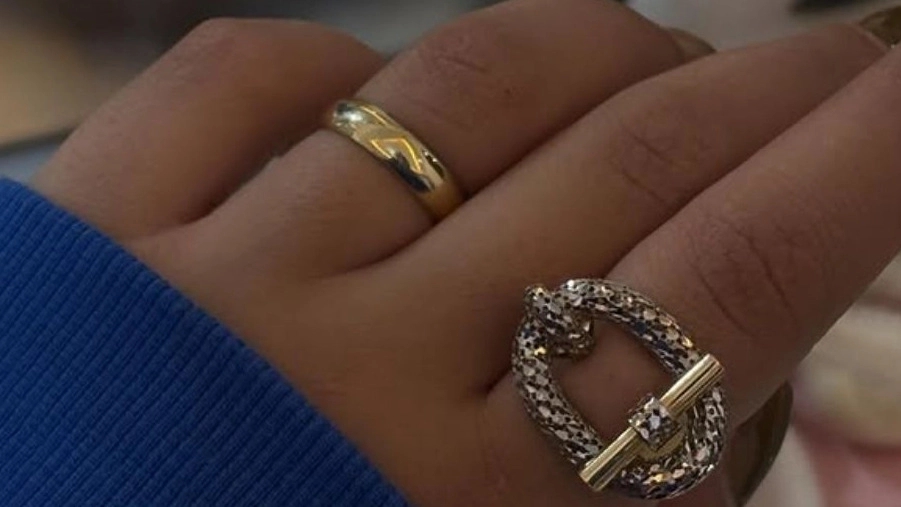 Miracle Gold Gallery, selling 18 carat gold in Mallard