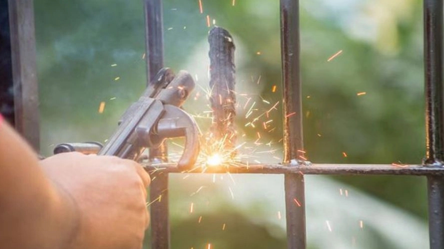 Heydarian technical services, welding and repair of doors and windows in Shahrekord