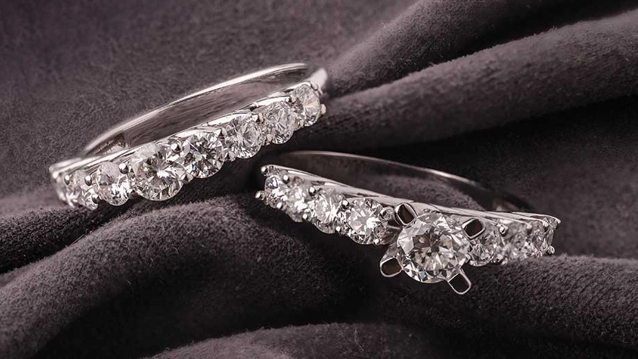 Nasiri Jewellery, selling 18 carat gold in Farsan